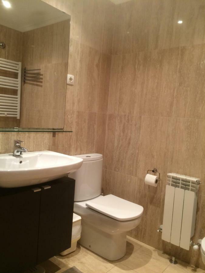 Con Terraza Y Jardin En Appartement