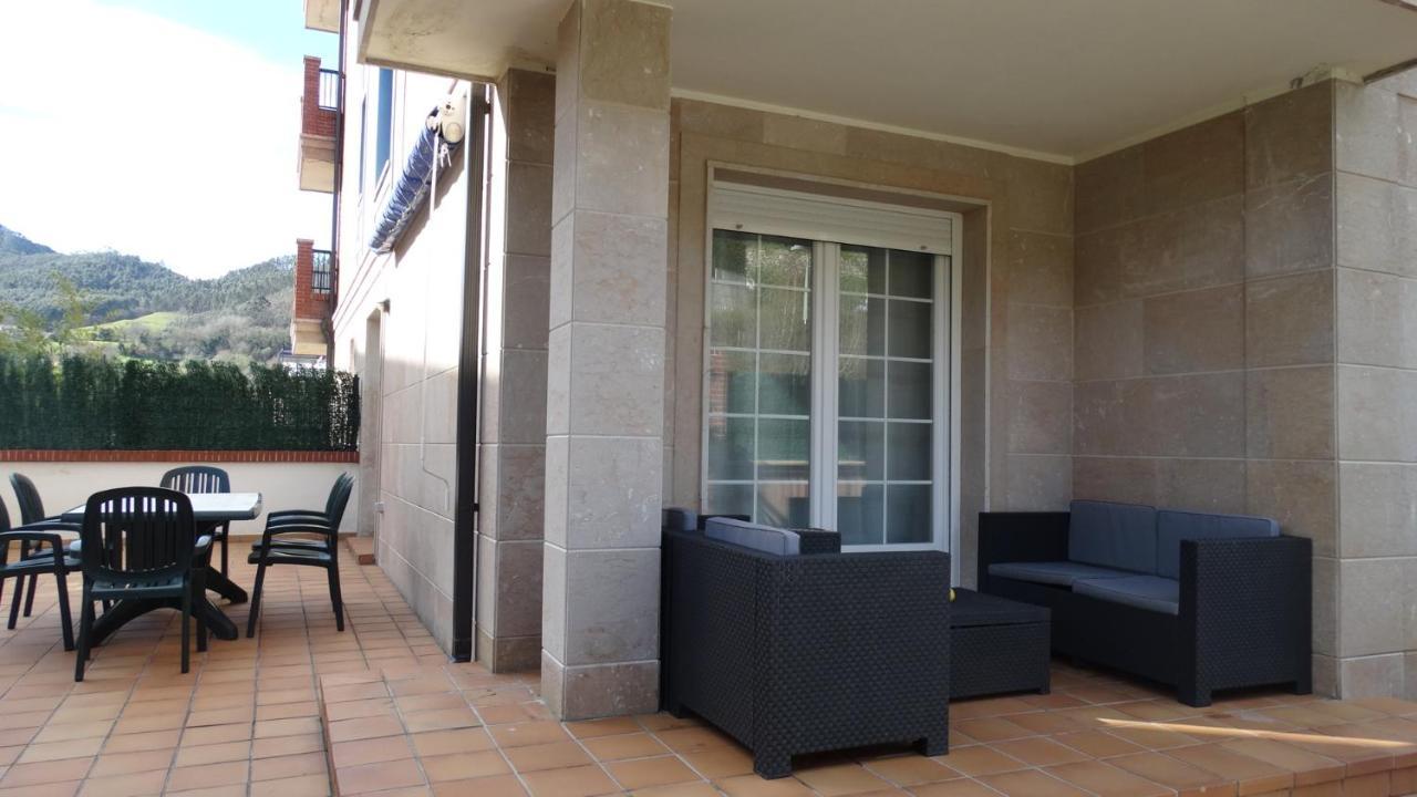 Con Terraza Y Jardin En Bakio